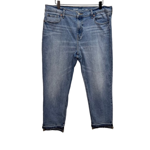 Old Navy Mid-Rise Cut-Off Boyfriend Straight Jeans Size 12 - Picture 4 of 12